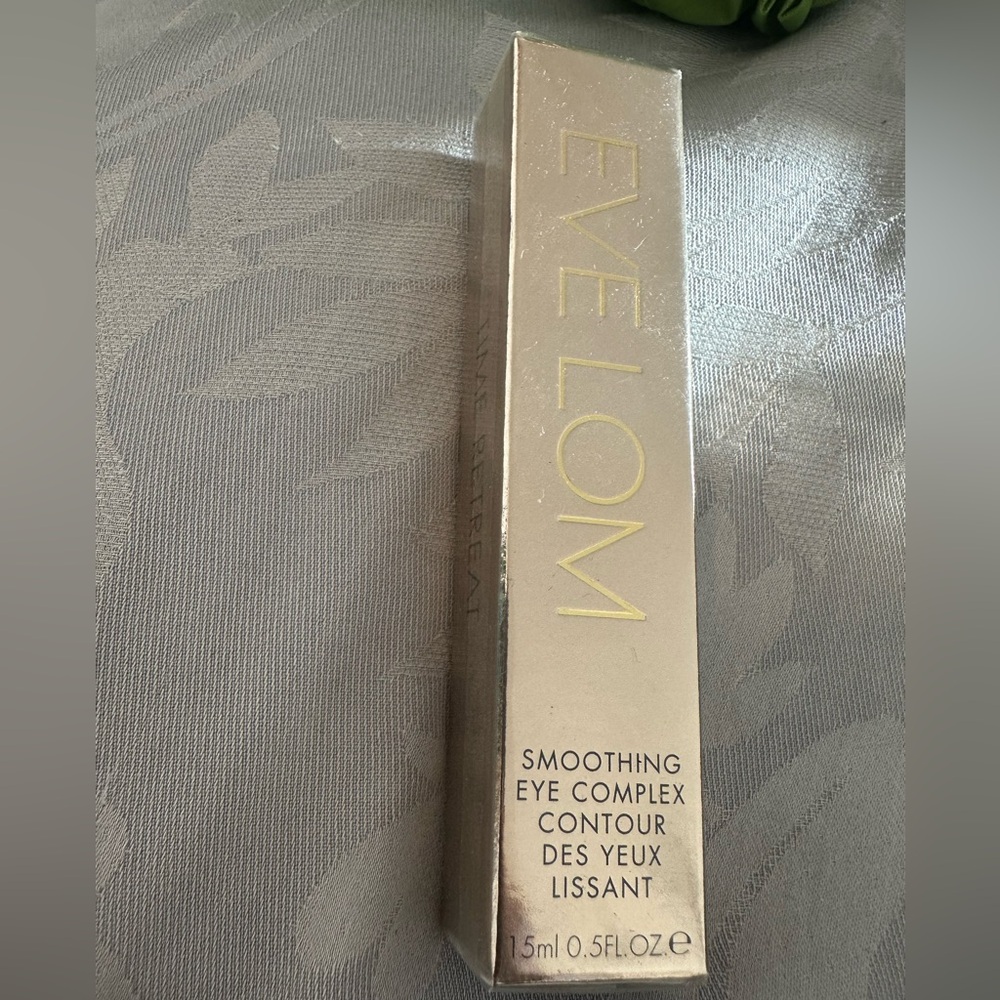 New! Smoothing eye complex by Eve Lom